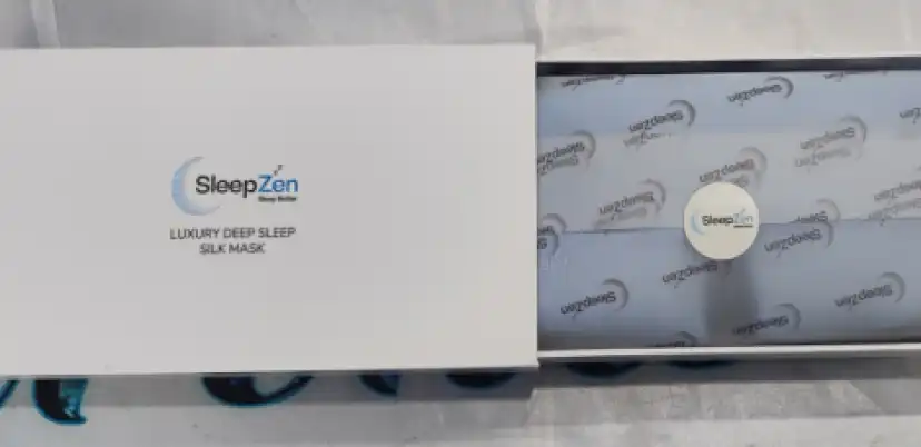 Boîte-cadeau de marque SleepZen avec papier tissue imprimé personnalisé et masque pour les yeux en soie à l'intérieur
