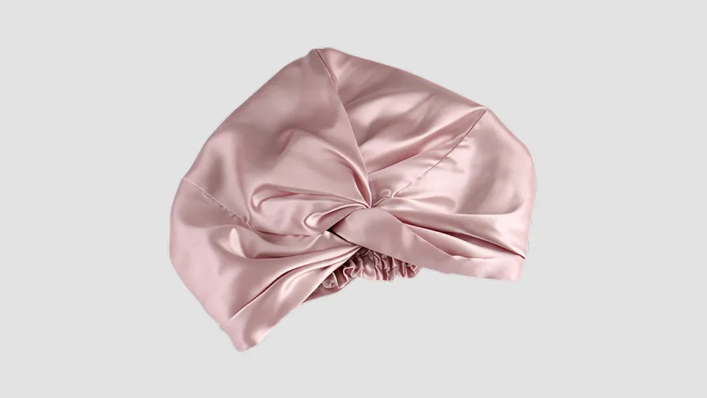 Gorro de seda con nudo