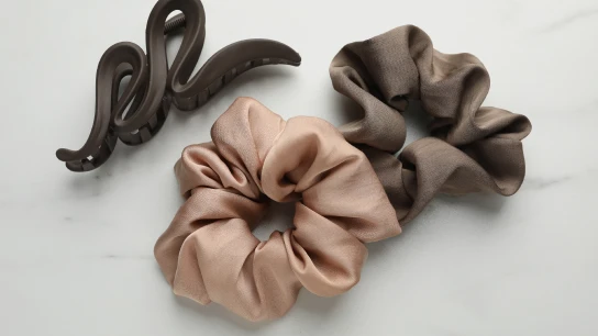 Custom Silk Scrunchies & Silk Hair Ties: The Complete Customization Guide