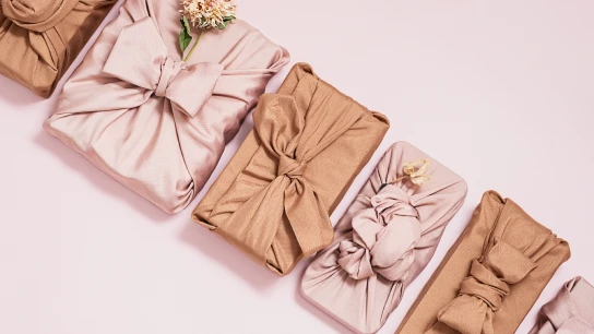 Custom Silk Gift Sets: A B2B Guide to Combinations, Packaging, and Ordering